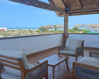 Hop Honolulu Exclusiva Oasis y Playa en Chincha - El Carmen - Balcony