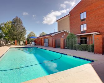 Holiday Inn Express & Suites Gadsden W-Near Attalla By IHG - Gadsden - Piscina
