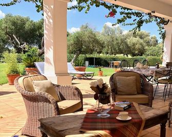 Luxury detached villa with private pool on golf resort - Benalup-Casas Viejas - Binnenhof