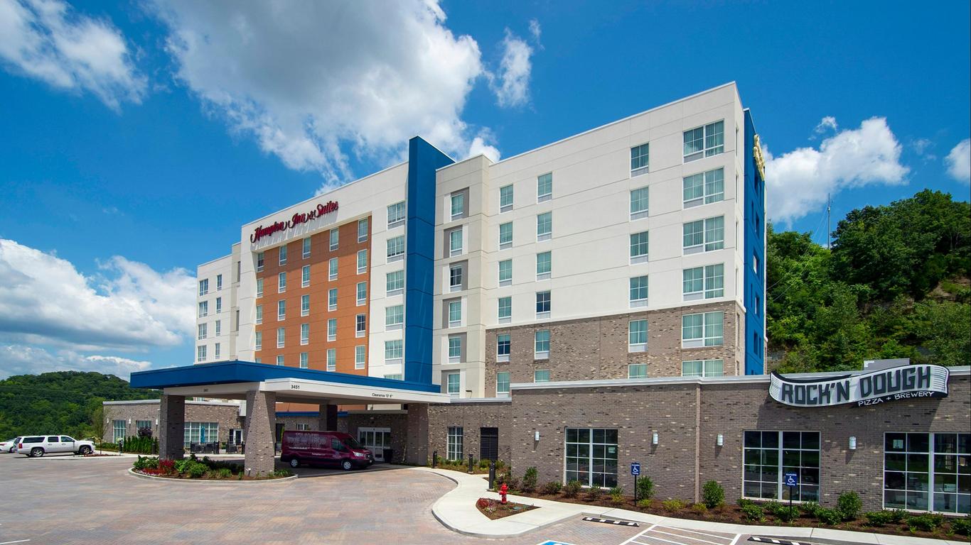 Hampton Inn and Suites Nashville North Skyline