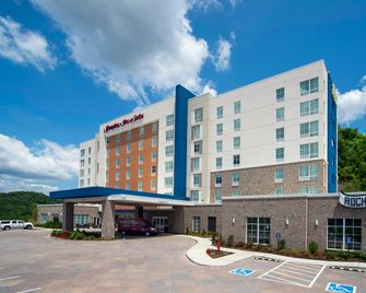 Hampton Inn & Suites by Hilton Nashville North Skyline - Nashville - Building