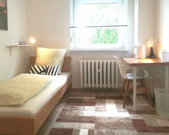 4-Zimmer Haus In Leipzig, Naehe Des Pors - Leipzig - Bedroom