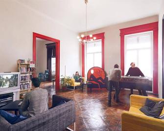 Pal's Hostel And Apartments - Budapest - Living room