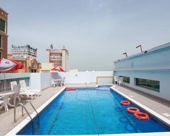 Metropolitan Hotel Bahrain - Manama - Pool