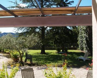 Apartment in a quiet part of a farmhouse, with enclosed garden - Saint-Rémy-de-Provence - Patio
