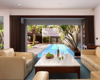 Downtown Villas - Kuta - Olohuone