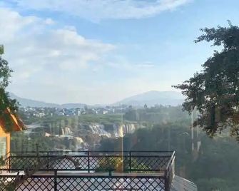 Homestay Lien Khuong Waterfall - Duc Trong - Balcony
