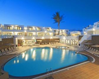 阿葵亞套房飯店 - 卡門港 - 游泳池