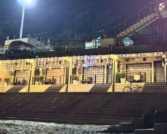 Spatii by the ganges - Rishikesh
