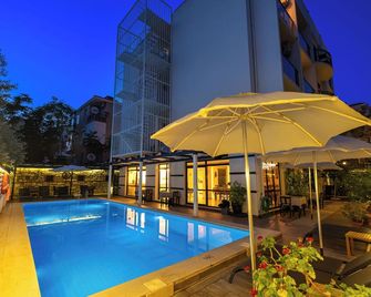 Bayram Hotel - צזמה - בריכה