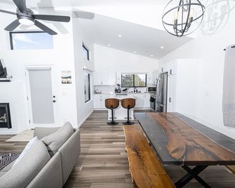 Cabin | Geodome | Hot Tub | Fire Pit | Stargazing Pergola | Great Sand Dunes NP - Crestone - Sala de estar