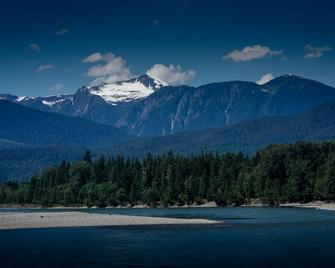 Skeena River House Bed & Breakfast - Terrace - Outdoor view