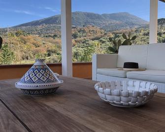 Villa Giulia with swimming pool - Santuario di Gibilmanna - Patio