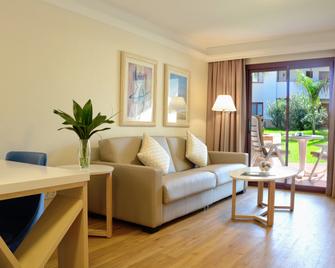 Suite Hotel Atlantis Fuerteventura Resort - Corralejo - Living room