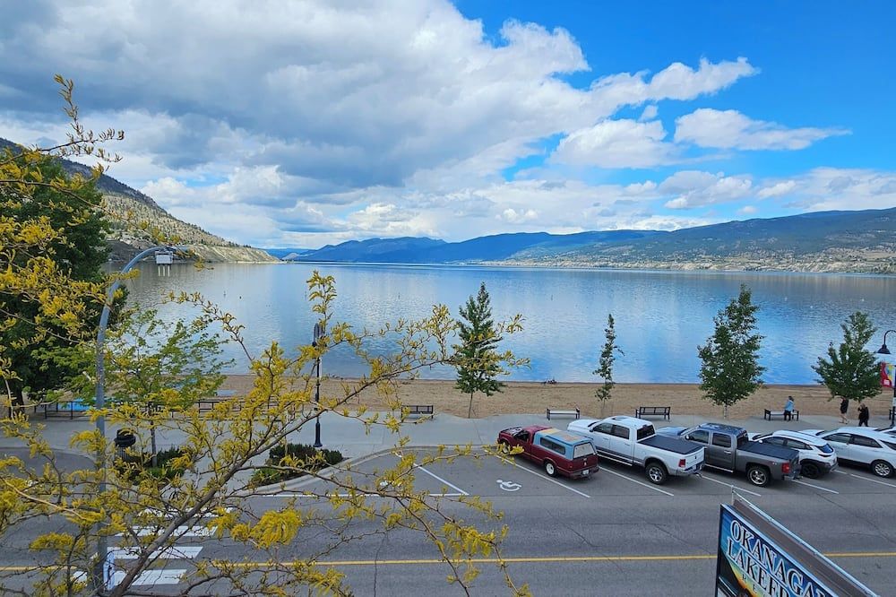 Okanagan Lakefront Resort - Penticton