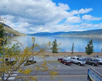 Okanagan Lakefront Resort - Penticton