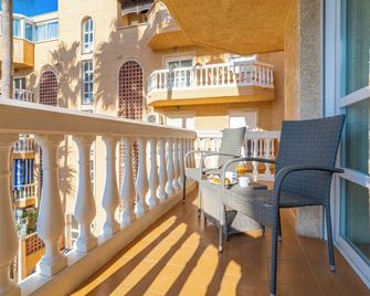 Casa Playa Guadalmar, beautiful apartment in front of the sea, wifi, AC, smart TV, Private parking - Málaga - Balkon
