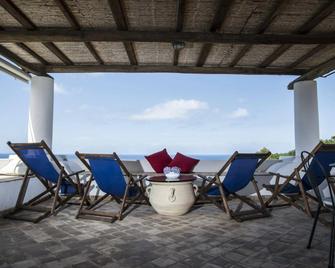 Il Gelso Vacanze - Malfa - Innenhof