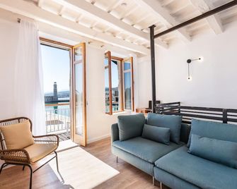 Anne Apartment, at the Venetian Port of Rethimno! - Rethymno - Olohuone