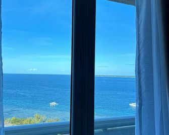 La Mirada Residences spaces Sea-view Suites - Lapu-Lapu City