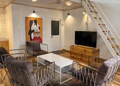 Doc House & coffee Shop - Dalat - Living room