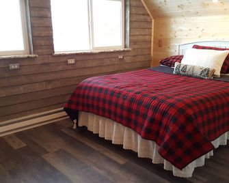 Daniels Lake Front Cabin with Alaska Range Mtn View - Kenai - Bedroom