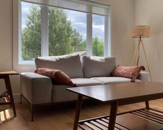 The Surf N Turf-Spa-Eastman-Lake Access - Eastman - Salon