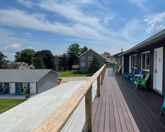 Single King Room - Lake City - Balcony