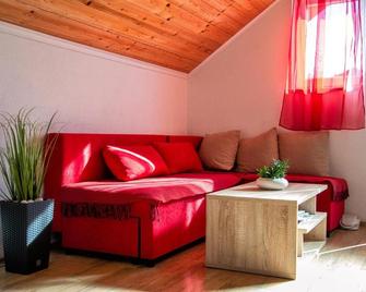 Apartment Ilija - Rakovica - Living room