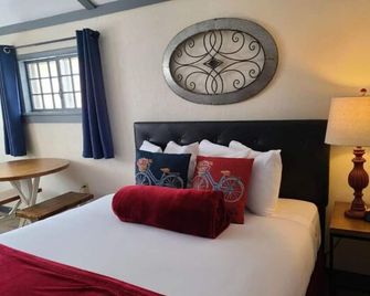 Cabin 21 - Bicycle Retreat - Helena - Bedroom