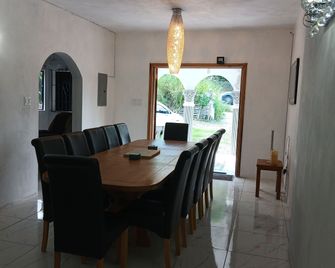 Cambridge Heights Guest House - Port Maria - Dining room