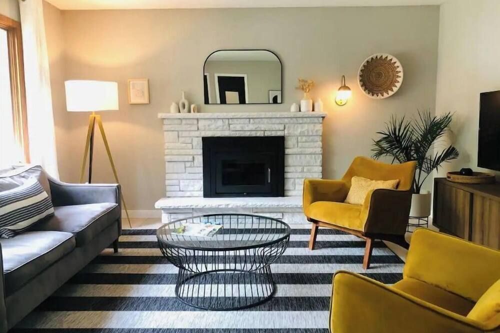 Stylish Lake Harriet home with backyard retreat - Mineápolis - Sala de estar