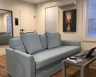 Luxury Onebedroom Condo 11-2 Federal Hill Read Description Below - Providence - Living room