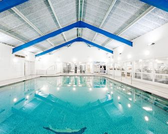 Holiday Inn Maidstone - Sevenoaks By IHG - Sevenoaks - Piscina