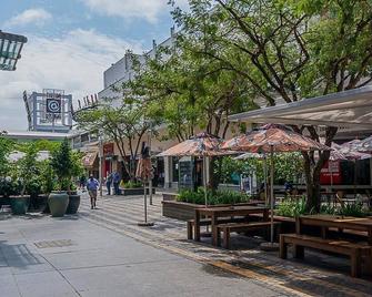 Art Deco Budget Accommodation Rosebank - Hostel - Johanesburgo