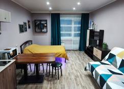 On Komarova Apartments - Abakan - Camera da letto