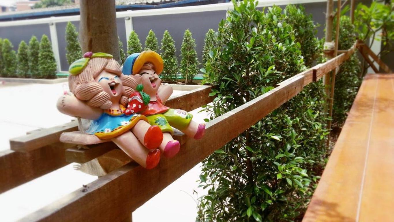 ويلث ثيرتييث أبارتمنت