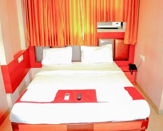 Hotel Sarovar Grand - Kalamboli - Habitación