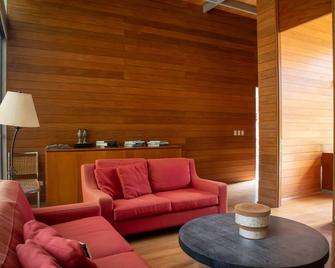 w Elegant 5BR Home w Pool in Cieneguilla - Pachacamac - Living room