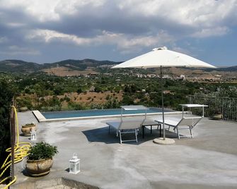 Poggio del Gallo - Chiaramonte Gulfi - Piscina