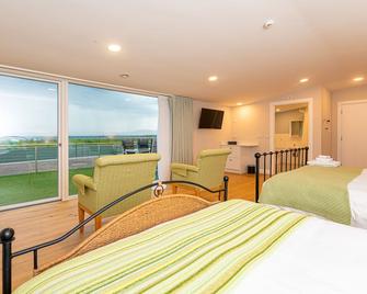 Luxury Villa, Six En-suite Bedrooms, Paved Path to Sea, Personalised Service. - Cloghboley - Habitación