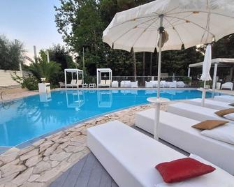 Biancopineta B&B - San Salvo - Piscina