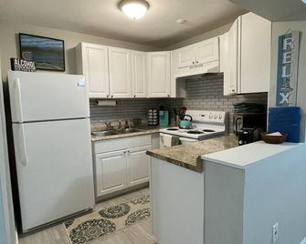 Cozy 2 bedroom 2bath condo Weirs Beach Lake Winnipesaukee Laconia, NH Gunstock - Laconia - Kitchen