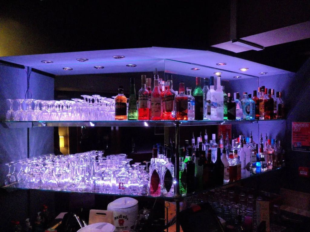 يورو بار آند هوتل - أكسفورد - بار