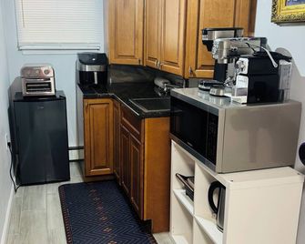 Your Perfect Getaway Between Farmingdale & Amityville - Amityville - Cocina