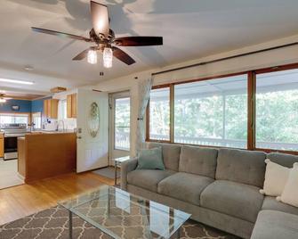 Harpers Ferry Cabin - Walk to Private Lake! - Harpers Ferry - Olohuone