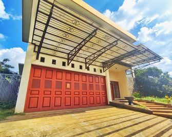 Homestay Parikesit Rent Full House - Semarang - Building