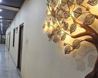 Hotel Maya Palace - Chhibramau - Kannauj - Hallway