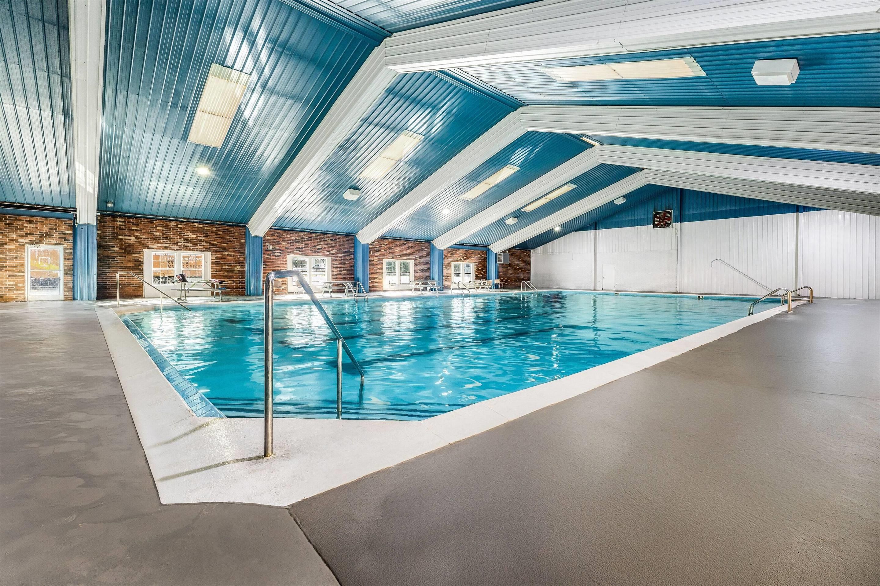 Days Inn by Wyndham Madisonville - Madisonville - Zwembad