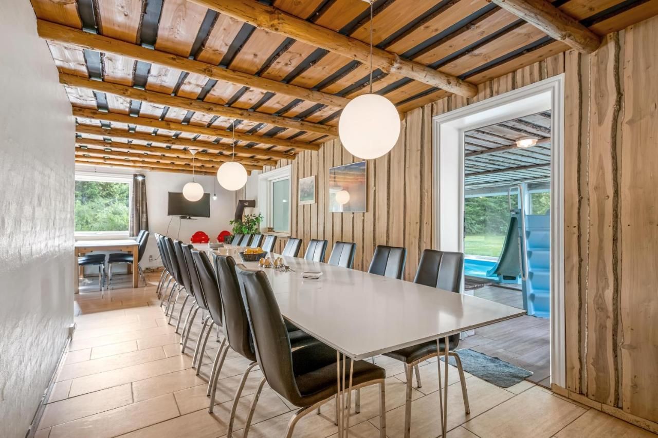 24 Person Pool House With Activity Room And 8 Bedrooms – Karup